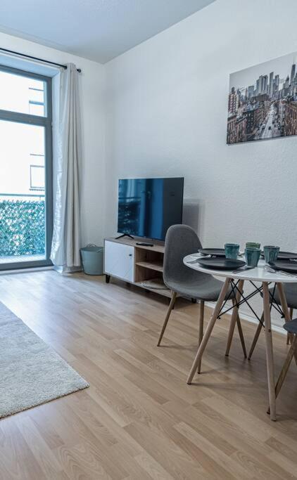 Blue Chili 23 - Modern, Zentral, Mit Balkon Daire Magdeburg Dış mekan fotoğraf
